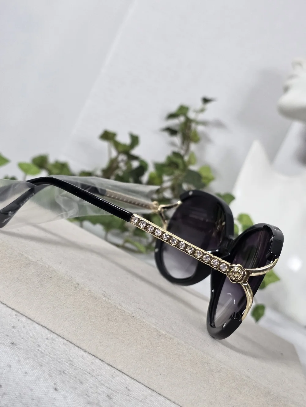 Glam Oversized Round Fashion Sunglasses Black Gold Rhinestone Accent New